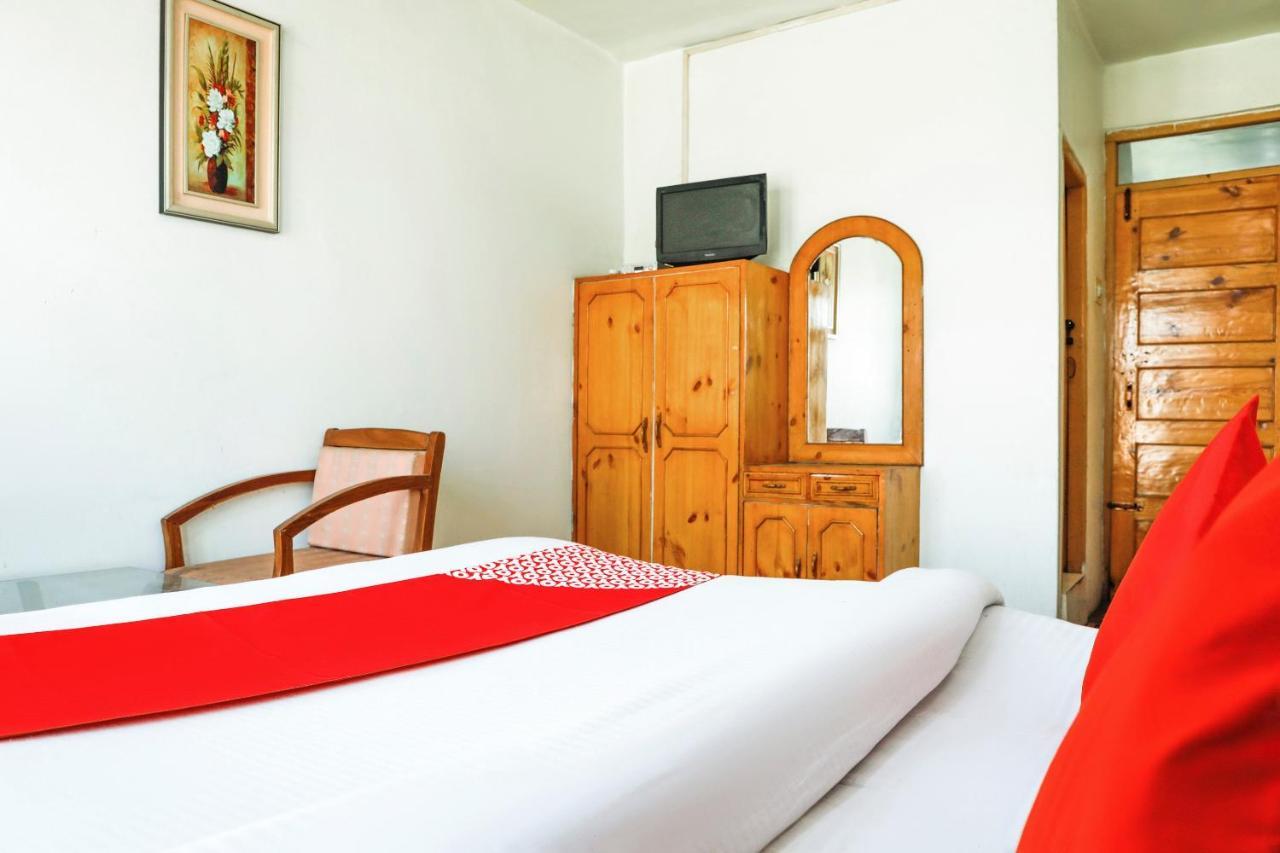 Oyo 72225 Hotel Dilshan Srīnagar Buitenkant foto