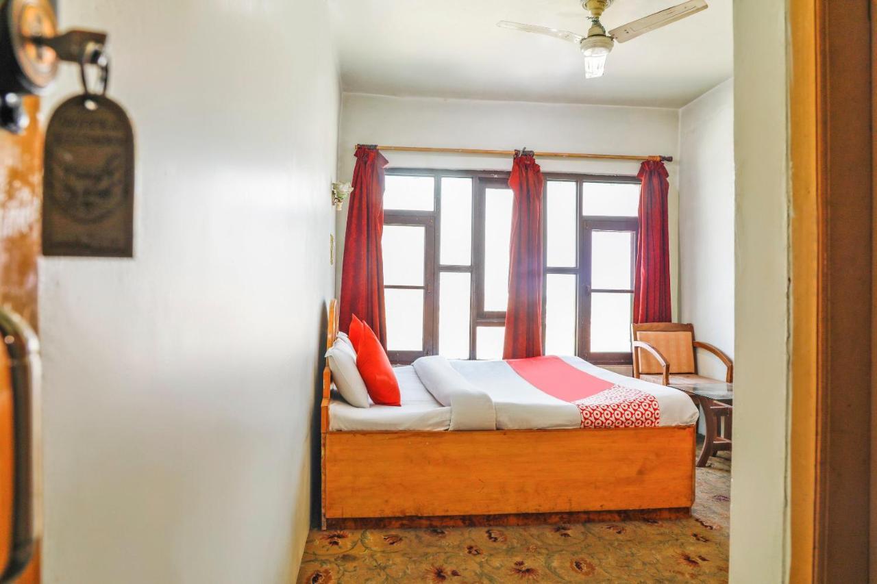 Oyo 72225 Hotel Dilshan Srīnagar Buitenkant foto