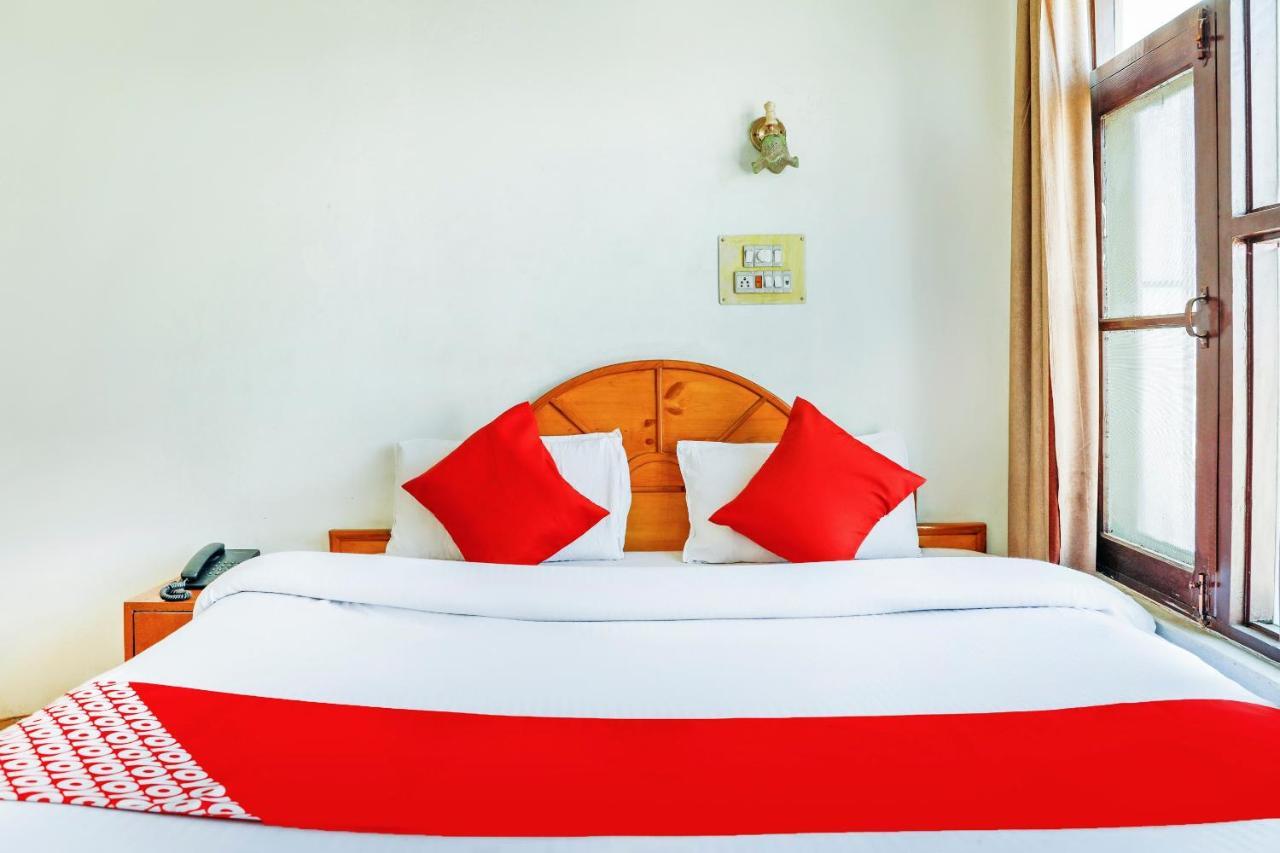 Oyo 72225 Hotel Dilshan Srīnagar Buitenkant foto