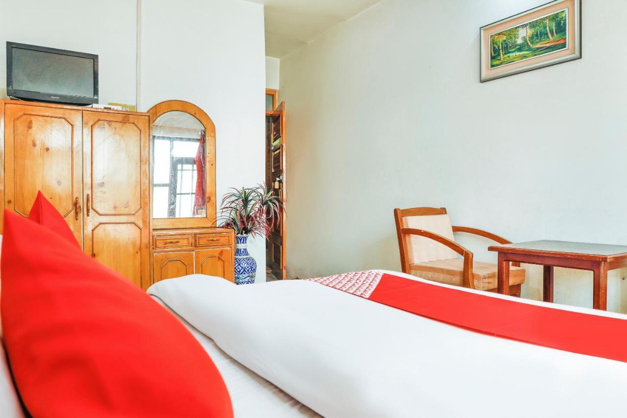 Oyo 72225 Hotel Dilshan Srīnagar Buitenkant foto