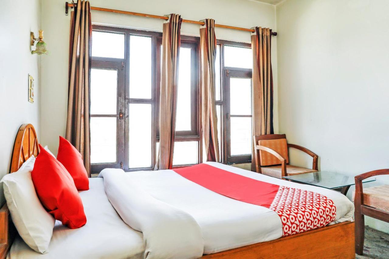 Oyo 72225 Hotel Dilshan Srīnagar Buitenkant foto